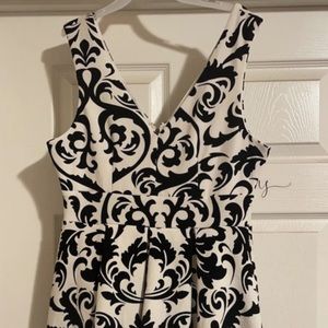 Fit and flare black and white floral design sleeveless dress women size L
